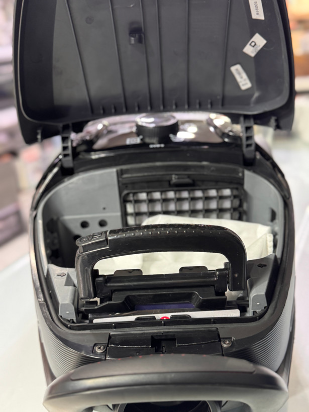 جاروبرقی رانکو Runko مدل RK-VC136 | توان 2400 وات با فیلتر HEPA 12