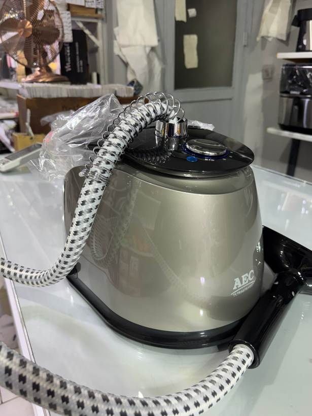بخارگر ایستاده AEC مدل GS-820 با میز اتوکشی